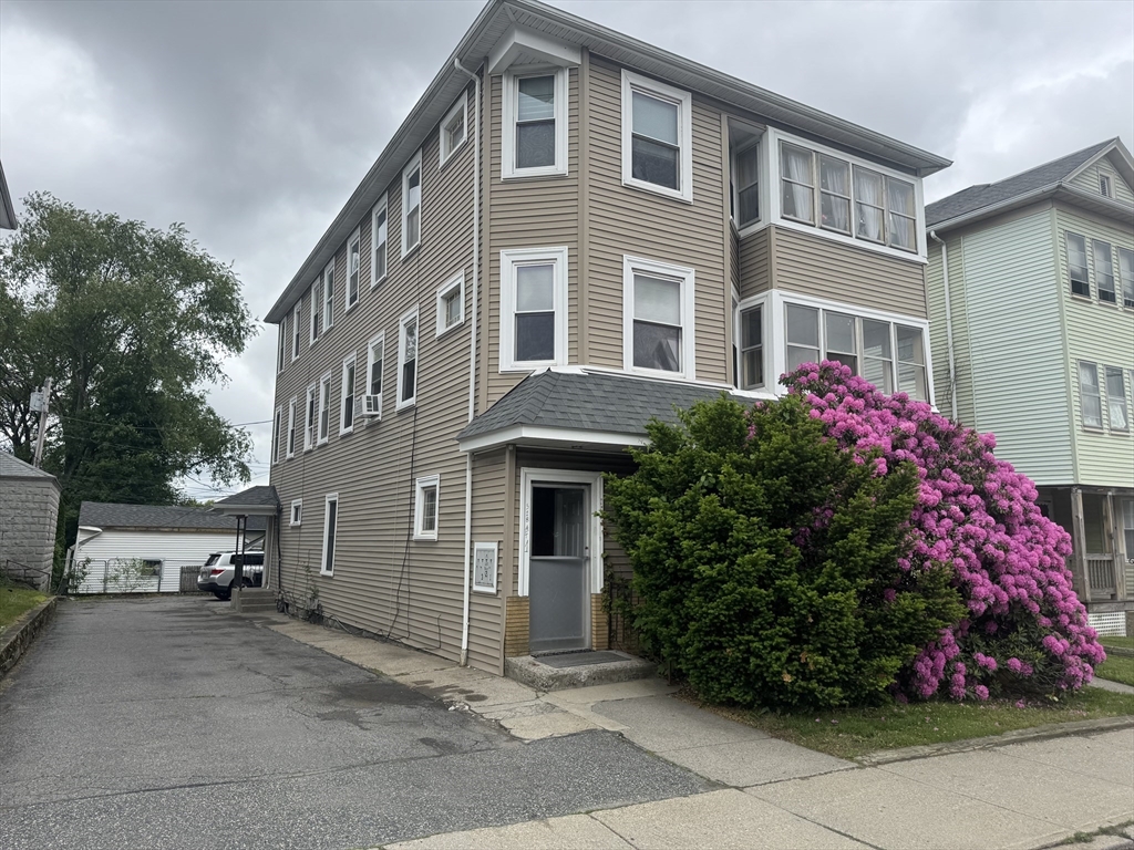 518 Grafton St, Worcester, Massachusetts, 9 Bedrooms Bedrooms, 18 Rooms Rooms,3.5 BathroomsBathrooms,Residential Income,For Sale,Grafton St,73532765