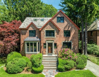 79 Woodchester Dr, Newton, Massachusetts, 4 Bedrooms Bedrooms, 11 Rooms Rooms,4.5 BathroomsBathrooms,Residential,For Sale,Woodchester Dr,73533169