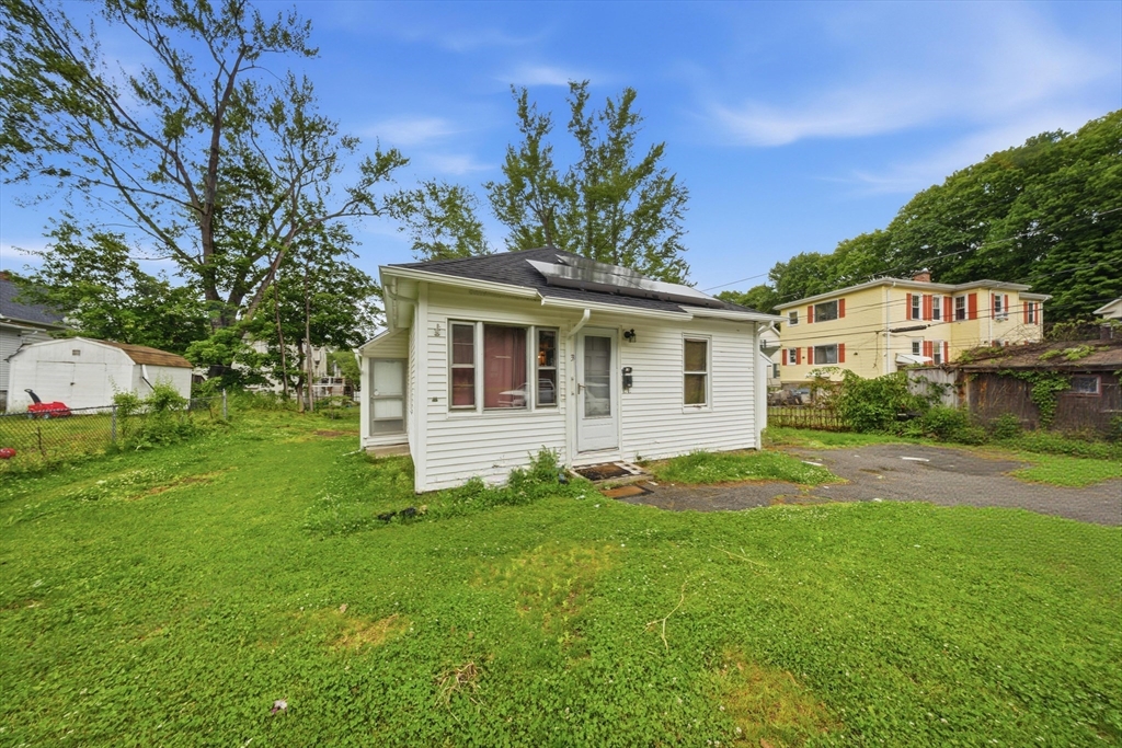 3 Brief St, Worcester, Massachusetts, 1 Bedroom Bedrooms, 3 Rooms Rooms,1 BathroomBathrooms,Residential,For Sale,Brief St,73533172