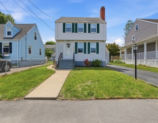 31 Beech Street, Dedham, Massachusetts, 3 Bedrooms Bedrooms, 6 Rooms Rooms,1 BathroomBathrooms,Residential,For Sale,Beech Street,73533011