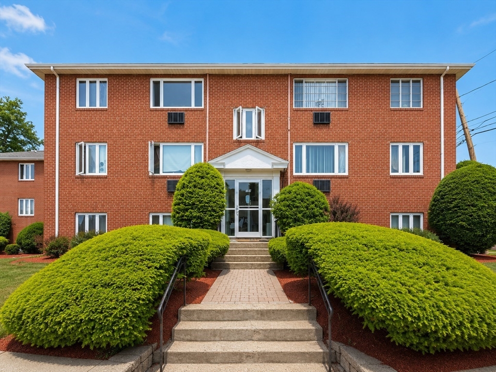 194 Lexignton St, Watertown, Massachusetts, 2 Bedrooms Bedrooms, 4 Rooms Rooms,1 BathroomBathrooms,Residential Lease,For Rent,Lexignton St,73533017