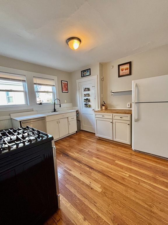 42 Waterhouse St, Somerville, Massachusetts, 3 Bedrooms Bedrooms, 6 Rooms Rooms,1 BathroomBathrooms,Residential Lease,For Rent,Waterhouse St,73532934