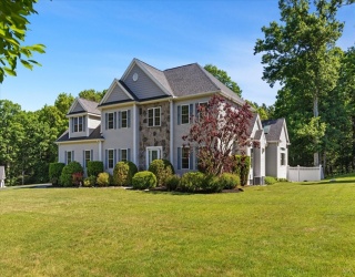 71 Silver Fox Rd, Franklin, Massachusetts, 4 Bedrooms Bedrooms, 9 Rooms Rooms,3.5 BathroomsBathrooms,Residential,For Sale,Silver Fox Rd,73526690