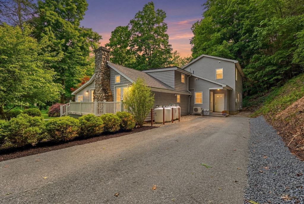 32 Eunice Williams Dr, Greenfield, Massachusetts, 3 Bedrooms Bedrooms, 10 Rooms Rooms,2.5 BathroomsBathrooms,Residential,For Sale,Eunice Williams Dr,73533218