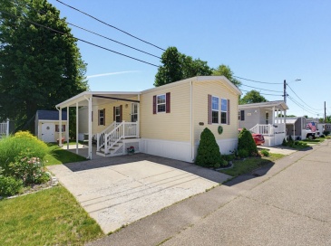300 East Washington, North Attleboro, Massachusetts, 2 Bedrooms Bedrooms, 5 Rooms Rooms,1 BathroomBathrooms,Residential,For Sale,East Washington,73533221