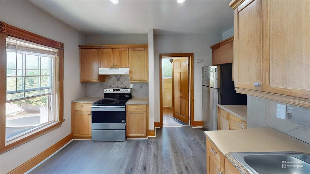 21 Alpine St., Boston, Massachusetts, 4 Bedrooms Bedrooms, 6 Rooms Rooms,2 BathroomsBathrooms,Residential Lease,For Rent,Alpine St.,73533231