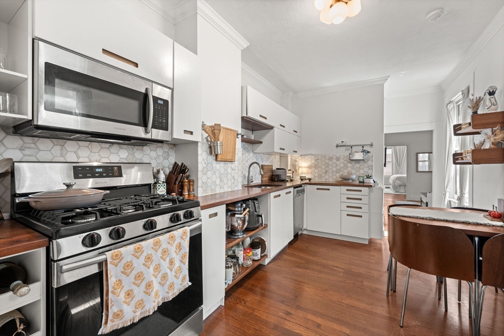 62 North Margin St, Boston, Massachusetts, 2 Bedrooms Bedrooms, 5 Rooms Rooms,1 BathroomBathrooms,Residential,For Sale,North Margin St,73532839