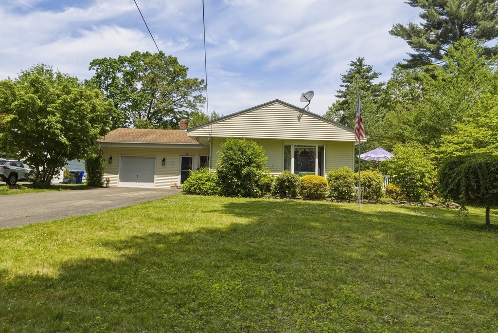 110 Parkerview St., Springfield, Massachusetts, 2 Bedrooms Bedrooms, 5 Rooms Rooms,1.5 BathroomsBathrooms,Residential,For Sale,Parkerview St.,73532592