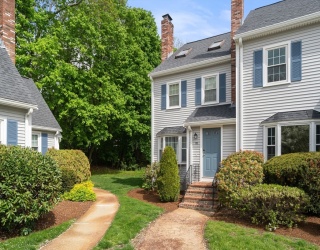 93 Village St, Easton, Massachusetts, 2 Bedrooms Bedrooms, 8 Rooms Rooms,1.5 BathroomsBathrooms,Residential,For Sale,Village St,73532602