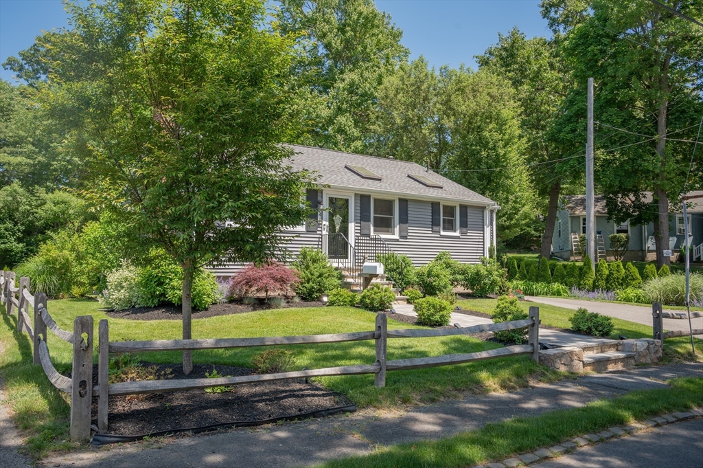 42 Kensington Rd, Weymouth, Massachusetts, 3 Bedrooms Bedrooms, 8 Rooms Rooms,1.5 BathroomsBathrooms,Residential,For Sale,Kensington Rd,73533247