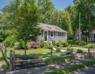 42 Kensington Rd, Weymouth, Massachusetts, 3 Bedrooms Bedrooms, 8 Rooms Rooms,1.5 BathroomsBathrooms,Residential,For Sale,Kensington Rd,73533247