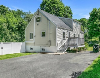 25 King Terrace, Beverly, Massachusetts, 4 Bedrooms Bedrooms, 10 Rooms Rooms,2 BathroomsBathrooms,Residential,For Sale,King Terrace,73533186