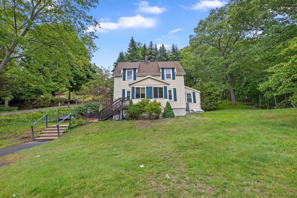 42 Wood St, Woburn, Massachusetts, 4 Bedrooms Bedrooms, 8 Rooms Rooms,2 BathroomsBathrooms,Residential,For Sale,Wood St,73533252