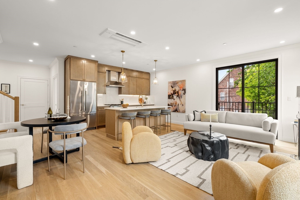27 Shepard, Boston, Massachusetts, 2 Bedrooms Bedrooms, 6 Rooms Rooms,2 BathroomsBathrooms,Residential Lease,For Rent,Shepard,73533259