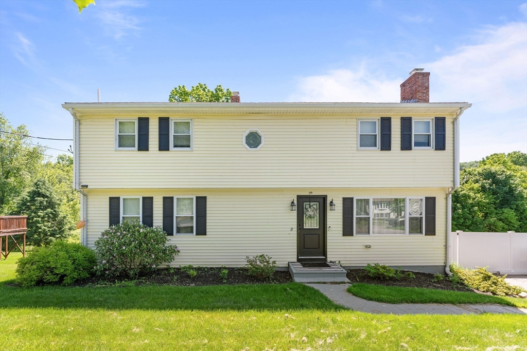 15 Old Farm Rd, Spencer, Massachusetts, 4 Bedrooms Bedrooms, 8 Rooms Rooms,2.5 BathroomsBathrooms,Residential,For Sale,Old Farm Rd,73533248