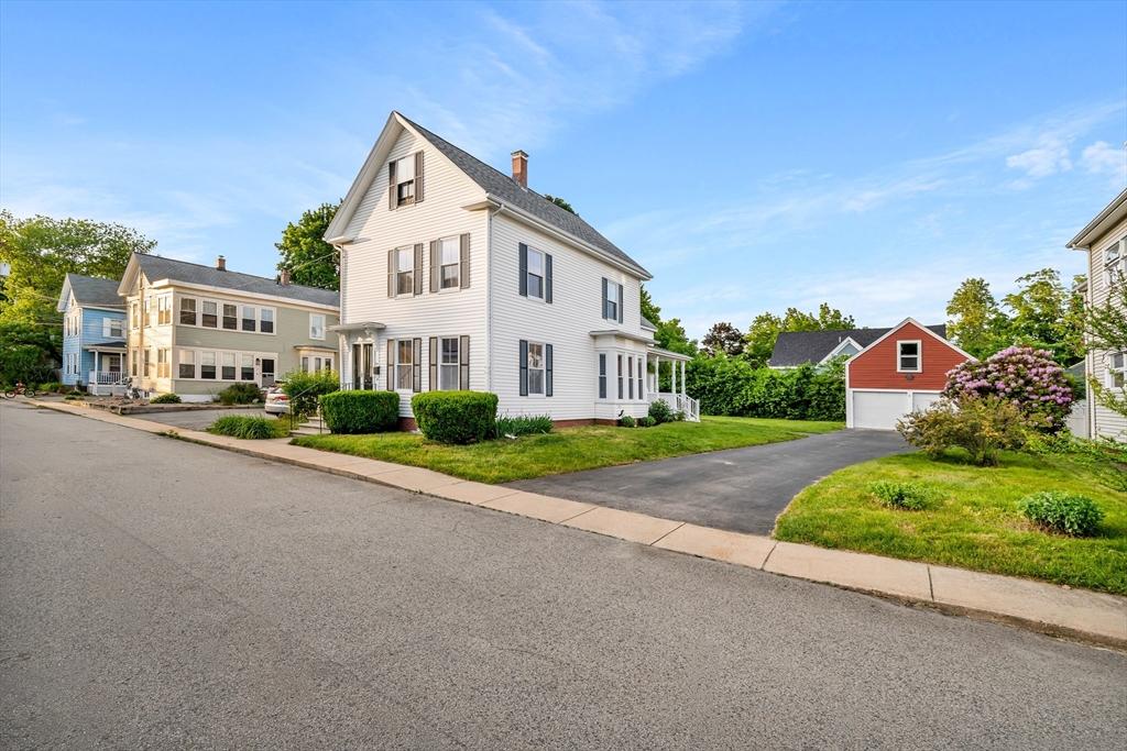 5 Cushing Street, Amesbury, Massachusetts, 4 Bedrooms Bedrooms, 8 Rooms Rooms,1.5 BathroomsBathrooms,Residential,For Sale,Cushing Street,73533465