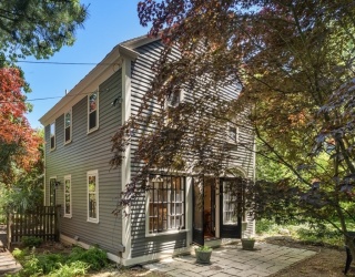 18.5 Summer, Salem, Massachusetts, 2 Bedrooms Bedrooms, 3 Rooms Rooms,1.5 BathroomsBathrooms,Residential,For Sale,Summer,73533471