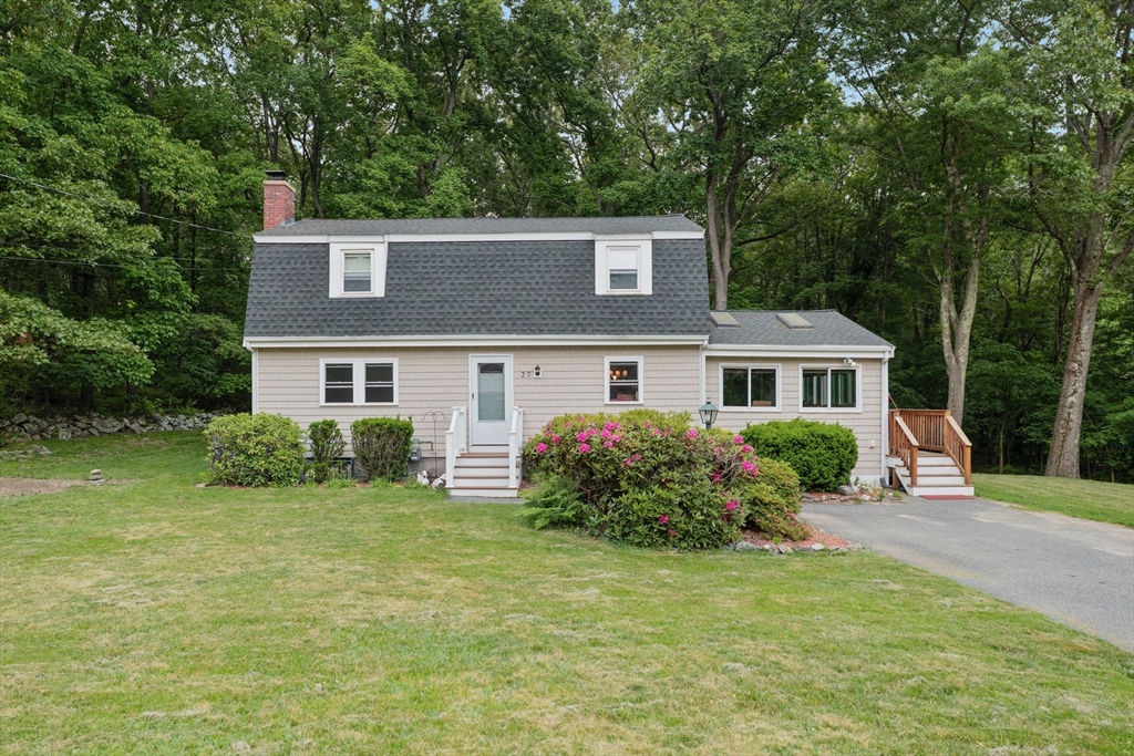 27 Searle Street, Georgetown, Massachusetts, 4 Bedrooms Bedrooms, 9 Rooms Rooms,2 BathroomsBathrooms,Residential,For Sale,Searle Street,73533096