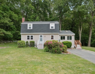 27 Searle Street, Georgetown, Massachusetts, 4 Bedrooms Bedrooms, 9 Rooms Rooms,2 BathroomsBathrooms,Residential,For Sale,Searle Street,73533096