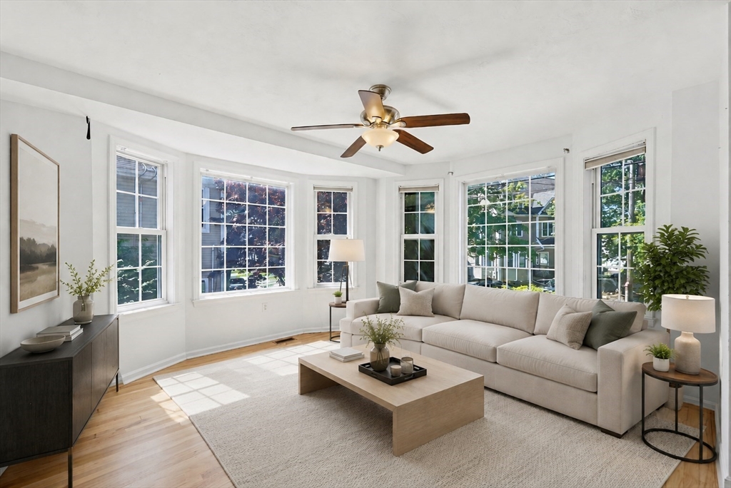 26 Oakwood St, Boston, Massachusetts, 4 Bedrooms Bedrooms, 7 Rooms Rooms,2.5 BathroomsBathrooms,Residential,For Sale,Oakwood St,73533267