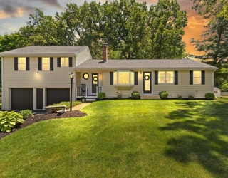 10 Lucille Ave, Westford, Massachusetts, 4 Bedrooms Bedrooms, 8 Rooms Rooms,2 BathroomsBathrooms,Residential,For Sale,Lucille Ave,73533486