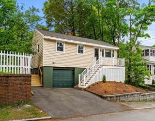 125 Hoyt Ave, Lowell, Massachusetts, 3 Bedrooms Bedrooms, 5 Rooms Rooms,1 BathroomBathrooms,Residential,For Sale,Hoyt Ave,73533285