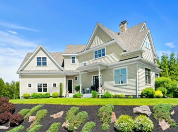 45 Whitehall Cir, Beverly, Massachusetts, 4 Bedrooms Bedrooms, 11 Rooms Rooms,4.5 BathroomsBathrooms,Residential,For Sale,Whitehall Cir,73533295