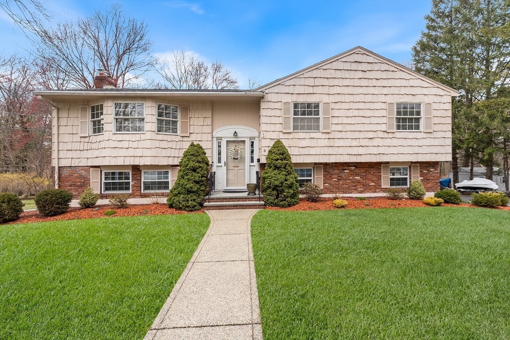 3 Harvard St, Peabody, Massachusetts, 4 Bedrooms Bedrooms, 8 Rooms Rooms,2 BathroomsBathrooms,Residential,For Sale,Harvard St,73533272