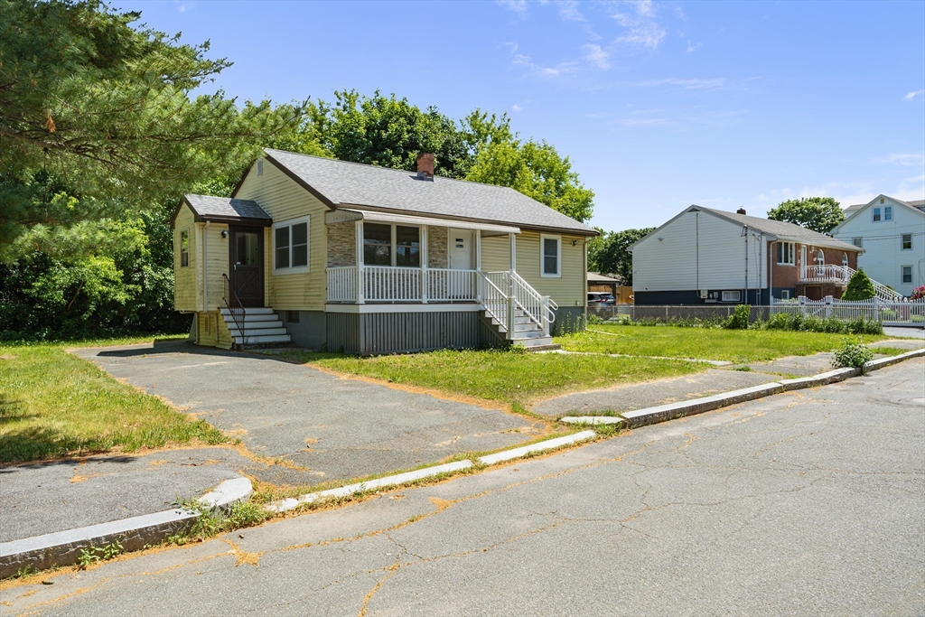 37 Bent Ave, Malden, Massachusetts, 4 Bedrooms Bedrooms, 11 Rooms Rooms,2 BathroomsBathrooms,Residential,For Sale,Bent Ave,73533482