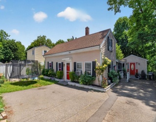 40 Lake St, Weymouth, Massachusetts, 3 Bedrooms Bedrooms, 8 Rooms Rooms,2 BathroomsBathrooms,Residential,For Sale,Lake St,73533171