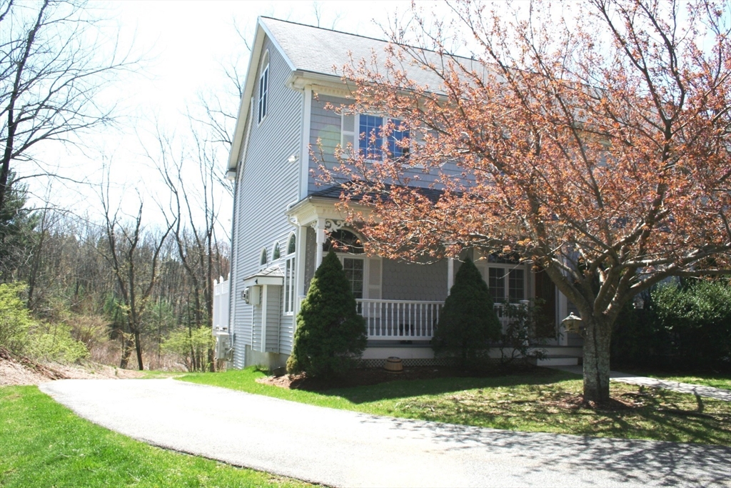 55 Church Street, Northborough, Massachusetts, 3 Bedrooms Bedrooms, 8 Rooms Rooms,2.5 BathroomsBathrooms,Residential Lease,For Rent,Church Street,73533289