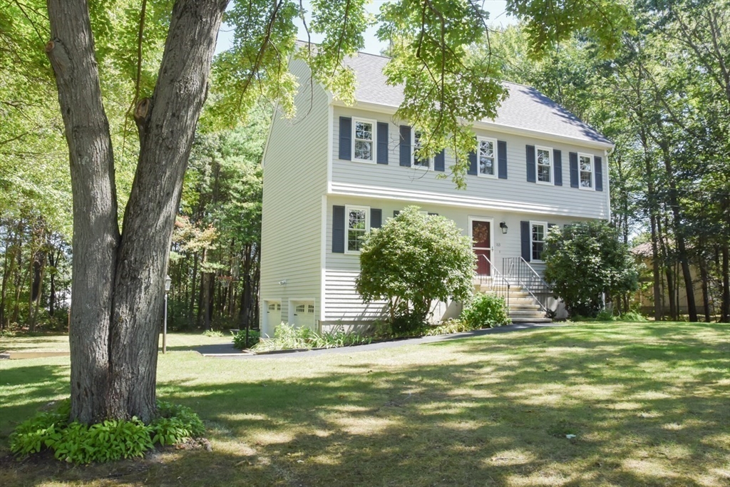 163 Old Ferry Dr, Methuen, Massachusetts, 3 Bedrooms Bedrooms, 7 Rooms Rooms,2.5 BathroomsBathrooms,Residential,For Sale,Old Ferry Dr,73533307