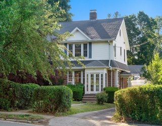 1643 Washington St, Newton, Massachusetts, 3 Bedrooms Bedrooms, 6 Rooms Rooms,2 BathroomsBathrooms,Residential,For Sale,Washington St,73533317