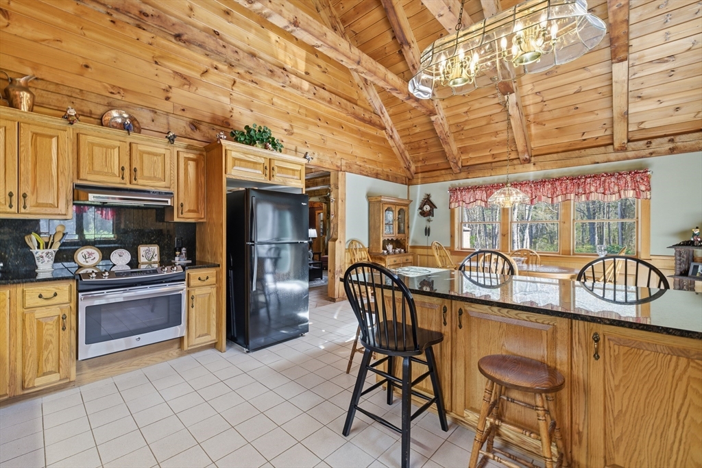22 Country Lane, Berkley, Massachusetts, 3 Bedrooms Bedrooms, 7 Rooms Rooms,2.5 BathroomsBathrooms,Residential,For Sale,Country Lane,73533342