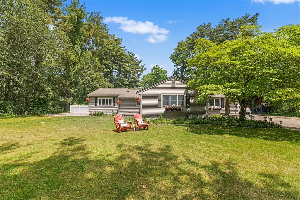 23 Paradise Ln, Halifax, Massachusetts, 3 Bedrooms Bedrooms, 8 Rooms Rooms,3 BathroomsBathrooms,Residential,For Sale,Paradise Ln,73533347
