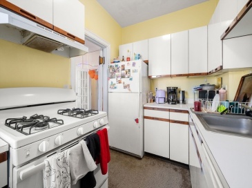 1263 Commonwealth Ave, Boston, Massachusetts, 2 Bedrooms Bedrooms, 5 Rooms Rooms,1 BathroomBathrooms,Residential Lease,For Rent,Commonwealth Ave,73533354