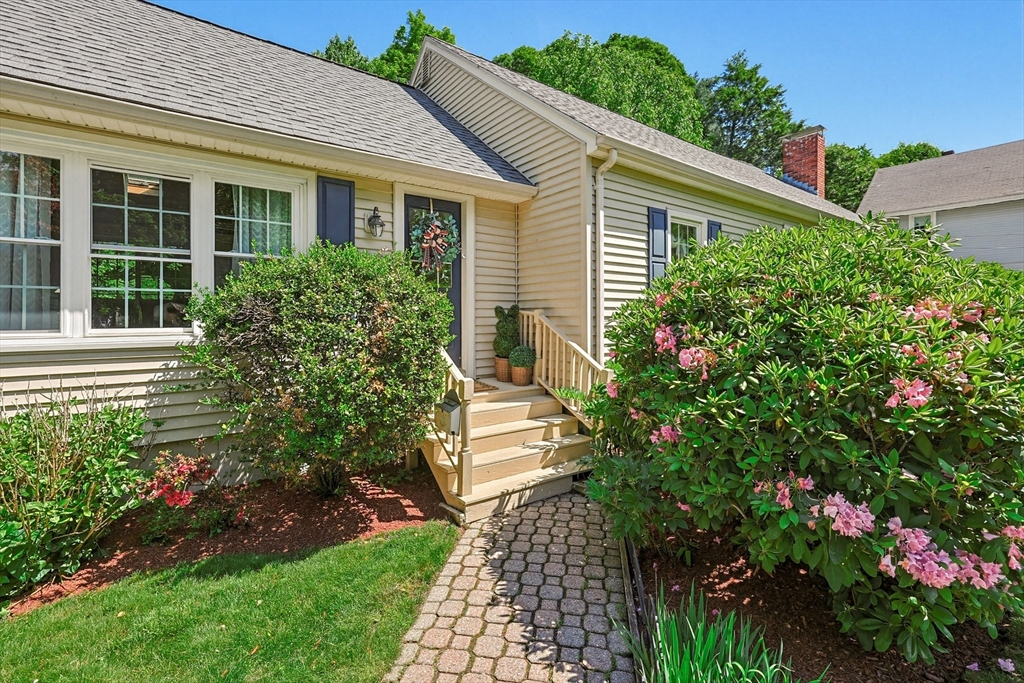 100 Greenwood, Marlborough, Massachusetts, 3 Bedrooms Bedrooms, 8 Rooms Rooms,2 BathroomsBathrooms,Residential,For Sale,Greenwood,73533365