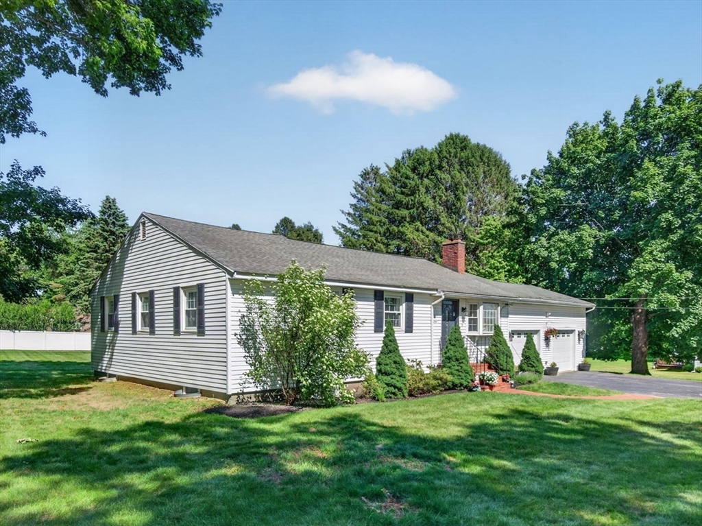 15 Lovejoy Rd, Andover, Massachusetts, 4 Bedrooms Bedrooms, 10 Rooms Rooms,1.5 BathroomsBathrooms,Residential,For Sale,Lovejoy Rd,73533388