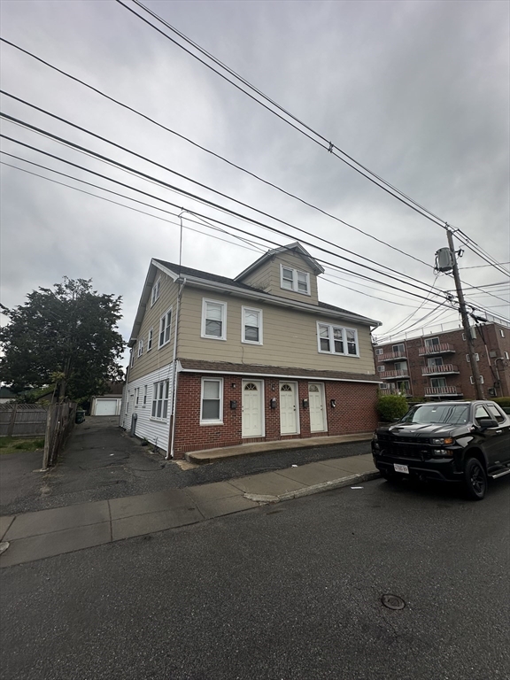 92-94 Waltham Street, Watertown, Massachusetts, 1 Bedroom Bedrooms, 5 Rooms Rooms,1 BathroomBathrooms,Residential Lease,For Rent,Waltham Street,73533387