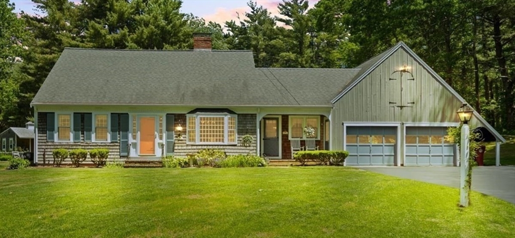 71 E Main St, Middleboro, Massachusetts, 4 Bedrooms Bedrooms, 6 Rooms Rooms,2 BathroomsBathrooms,Residential,For Sale,E Main St,73533391