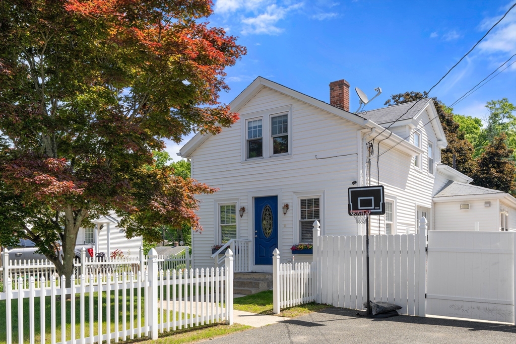 48 Hudson St, Attleboro, Massachusetts, 4 Bedrooms Bedrooms, 7 Rooms Rooms,2.5 BathroomsBathrooms,Residential,For Sale,Hudson St,73532638