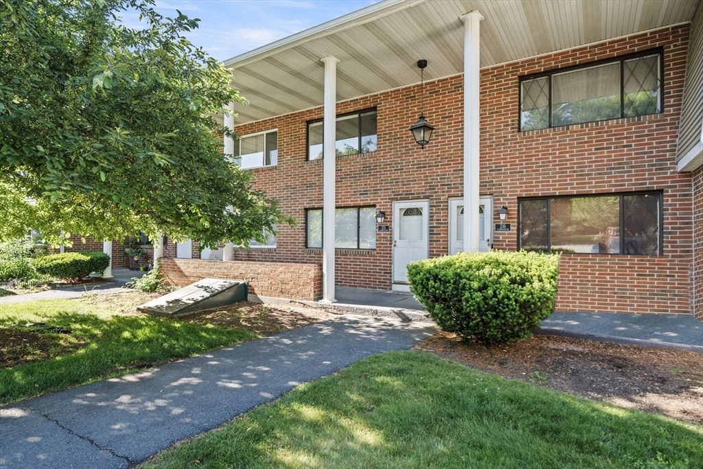 25 Farrwood Dr, Haverhill, Massachusetts, 2 Bedrooms Bedrooms, 5 Rooms Rooms,1.5 BathroomsBathrooms,Residential,For Sale,Farrwood Dr,73533393
