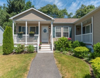 43 Fieldstone Circle, Bridgewater, Massachusetts, 2 Bedrooms Bedrooms, 7 Rooms Rooms,2 BathroomsBathrooms,Residential,For Sale,Fieldstone Circle,73533367