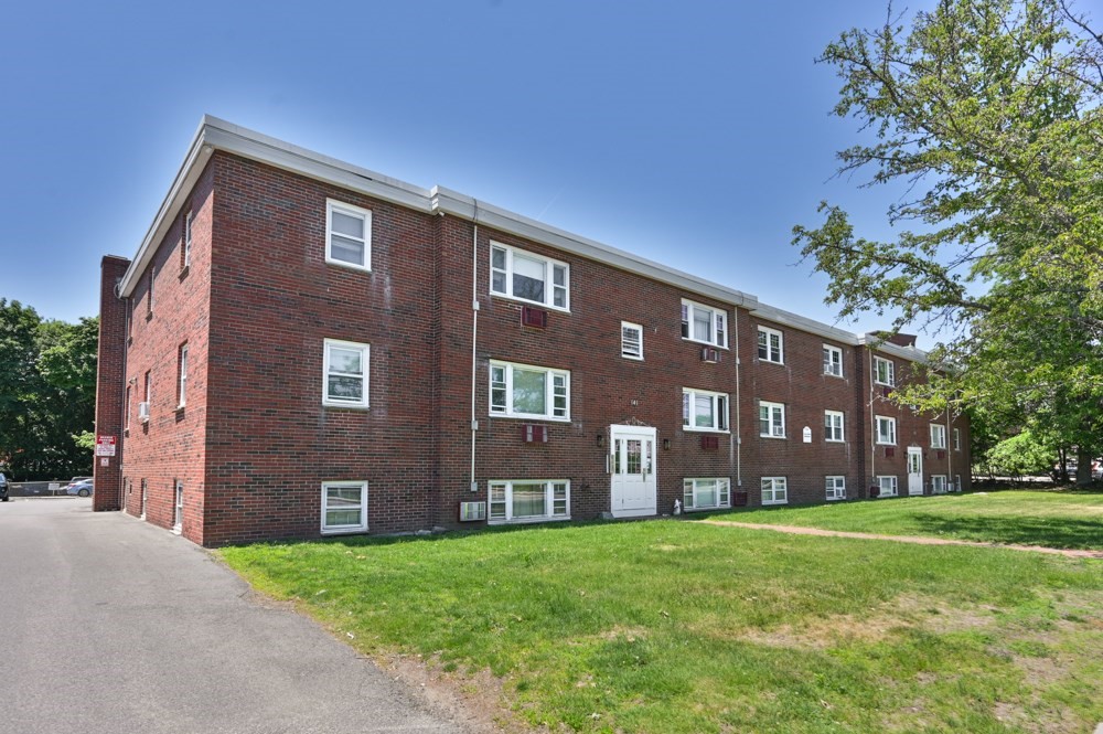 141 Willard St, Quincy, Massachusetts, 2 Bedrooms Bedrooms, 4 Rooms Rooms,1 BathroomBathrooms,Residential,For Sale,Willard St,73533415