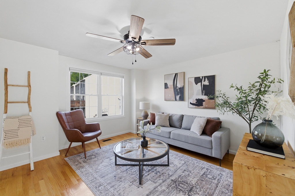41 Boston Rd, Billerica, Massachusetts, 2 Bedrooms Bedrooms, 5 Rooms Rooms,1.5 BathroomsBathrooms,Residential,For Sale,Boston Rd,73533435