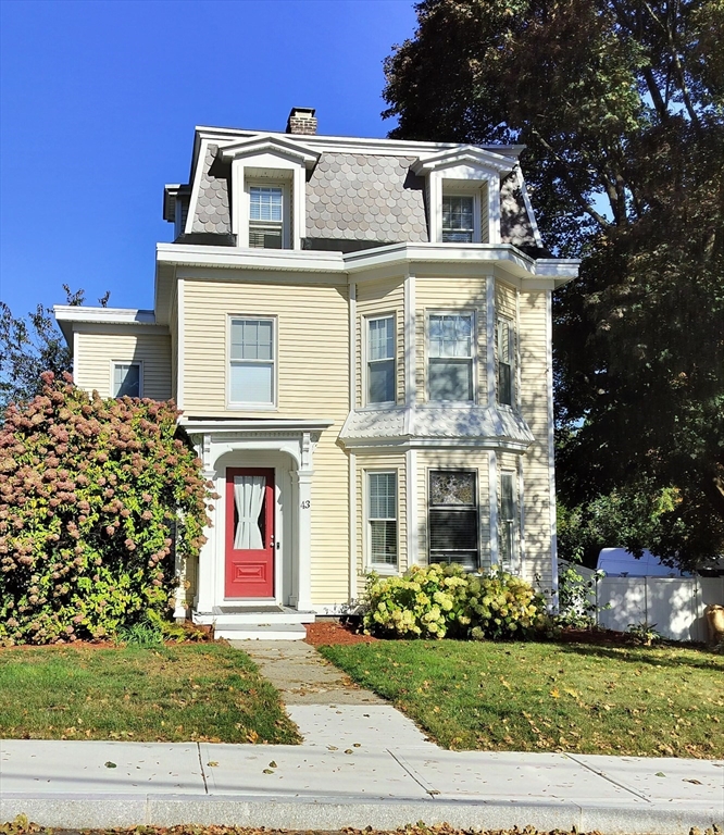 143 Winthrop St, Marlborough, Massachusetts, 2 Bedrooms Bedrooms, 5 Rooms Rooms,1 BathroomBathrooms,Residential Lease,For Rent,Winthrop St,73533447