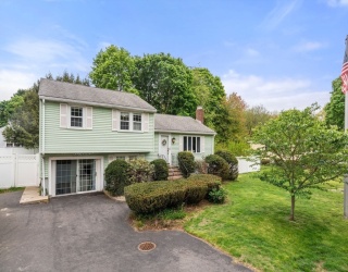 2 Forbes Rd, Canton, Massachusetts, 3 Bedrooms Bedrooms, 6 Rooms Rooms,2 BathroomsBathrooms,Residential,For Sale,Forbes Rd,73532607