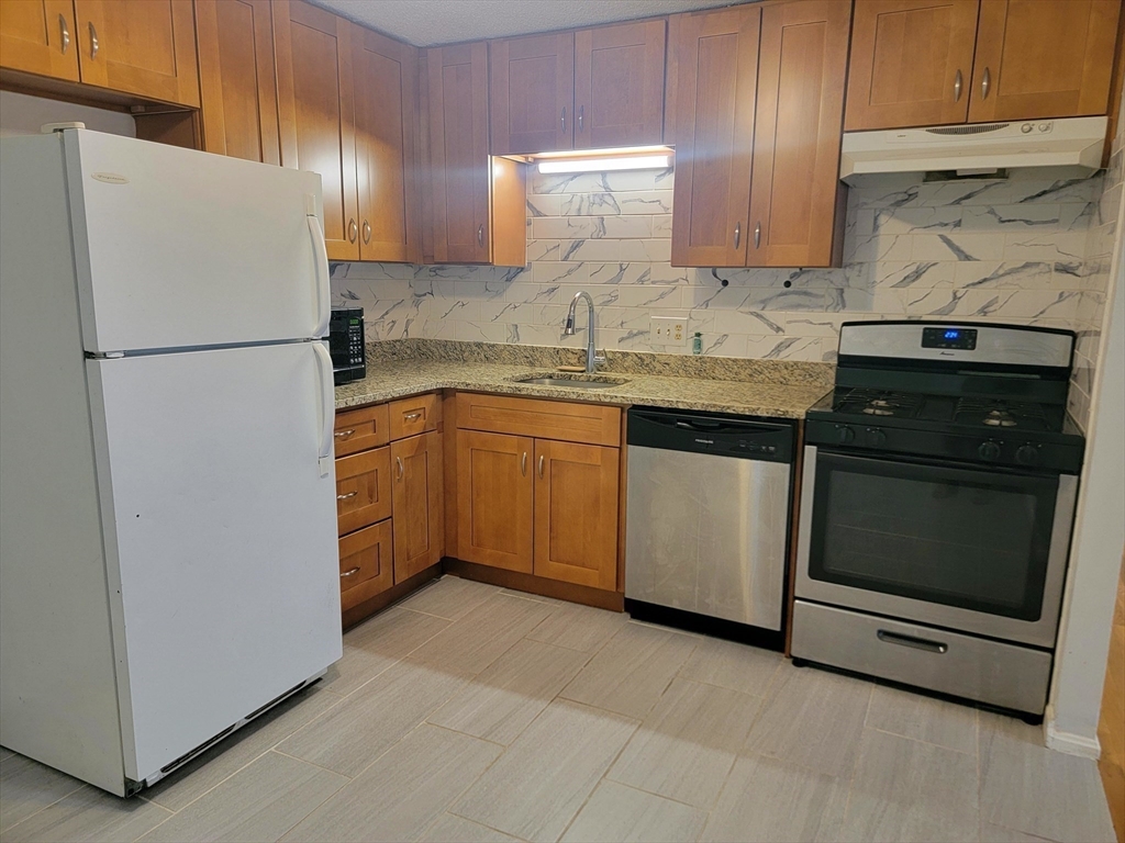 40 Main, North Reading, Massachusetts, 2 Bedrooms Bedrooms, 4 Rooms Rooms,1 BathroomBathrooms,Residential Lease,For Rent,Main,73533460