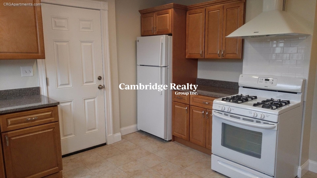 69 Newton St, Somerville, Massachusetts, 2 Bedrooms Bedrooms, 5 Rooms Rooms,1 BathroomBathrooms,Residential Lease,For Rent,Newton St,73533466