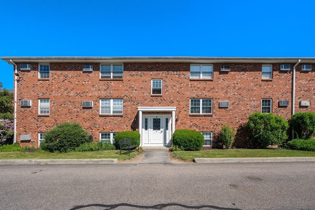 91 Pleasant, Medfield, Massachusetts, 2 Bedrooms Bedrooms, 4 Rooms Rooms,1 BathroomBathrooms,Residential,For Sale,Pleasant,73533463